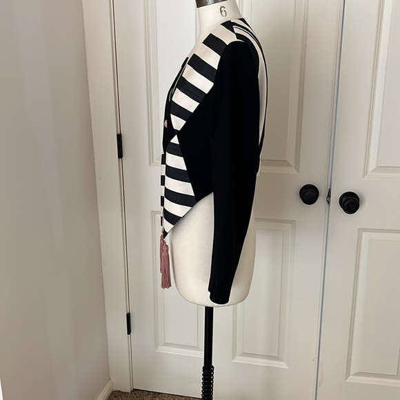 A beautiful, cheap and cheek, Moschino tailored blazer - Picture 5 of 9